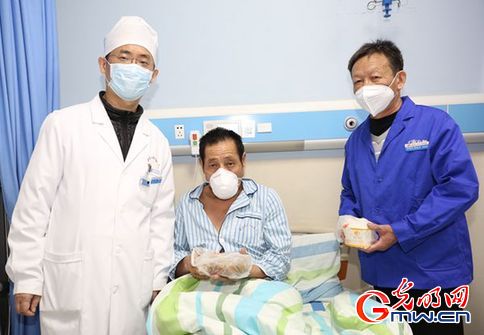 患者术后因疫情无法回家 医生自掏腰包提供“爱心三餐” 患者术后因疫情无法回家 医生自掏腰包提供“爱心三餐”